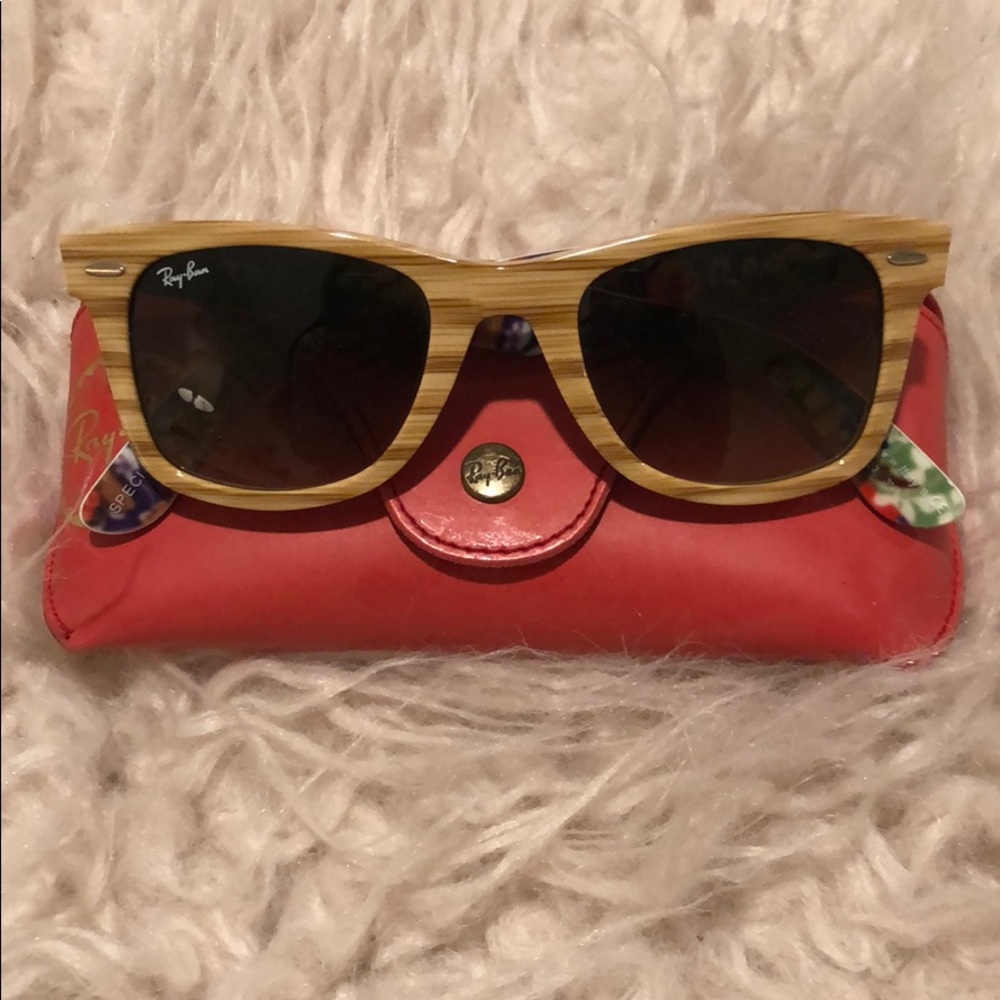 Ray-Ban Wayfarer Sunglasses-Excellent Condition